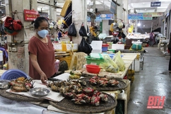 Chợ truyền thống, siêu thị trên địa bàn TP Thanh Hóa: Số lượng người mua giảm mạnh, thực phẩm bảo đảm cung ứng cho người dân