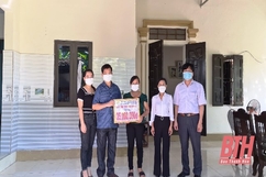 LĐLĐ huyện Triệu Sơn trao kinh phí hỗ trợ xây dựng “Mái ấm công đoàn” cho đoàn viên khó khăn