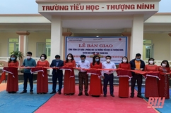 Ban giao công trình xây dựng 4 phòng học tại Trường Tiểu học Thượng Ninh