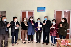Trao tiền hỗ trợ làm nhà Đại đoàn kết cho hộ nghèo tại huyện Thiệu Hóa