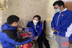 Trao quà “Tết yêu thương” cho trẻ em khuyết tật, học sinh có hoàn cảnh khó khăn ở Quảng Xương
