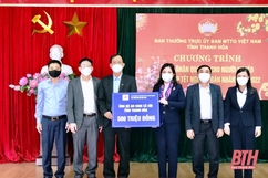 Các đơn vị thuộc Ủy ban quản lý vốn Nhà nước tại doanh nghiệp tặng quà Tết các hộ gia đình có hoàn cảnh khó khăn