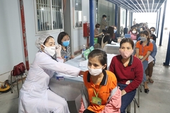 Thị xã Bỉm Sơn: Gần 750 người được tiêm vắc xin phòng COVID-19 trong ngày đầu ra quân Chiến dịch tiêm chủng vắc xin mùa Xuân 2022