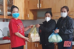 Hội LHPN xã Luận Thành hỗ trợ nhu yếu phẩm cho các hộ khó khăn chịu ảnh hưởng dịch COVID-19