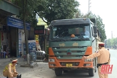 Công an thị xã Bỉm Sơn xử lý nghiêm vi phạm về tải trọng