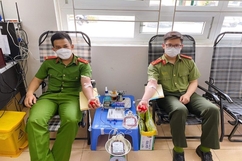 Cán bộ, chiến sỹ Công an huyện Nông Công kịp thời hiến máu cứu người