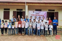 Đoàn Thanh niên Báo Thanh Hoá tổ chức chương trình thiện nguyện tại Lang Chánh