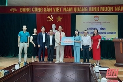 Câu lạc bộ Doanh nhân Thanh Hóa tại TP Hồ Chí Minh và phía Nam ủng hộ kinh phí xây dựng nhà đại đoàn kết