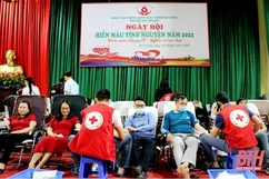 Tiếp nhận 398 đơn vị máu trong ngày đầu tổ chức Ngày hội hiến máu tại huyện Hà Trung