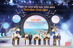 Tưng bừng khai hội du lịch biển Hải Tiến năm 2022