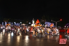 Người dân Thanh Hóa “đội mưa” ăn mừng chiến thắng của đội tuyển U23 Việt Nam