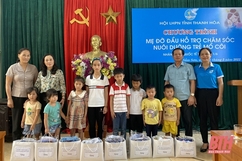 Hội LHPN tỉnh tổ chức Chương trình “Mẹ đỡ đầu - hỗ trợ chăm sóc nuôi dưỡng trẻ mồ côi” tại Sầm Sơn