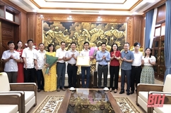Huyện Thiệu Hoá tuyên dương và khen thưởng em Đỗ Quân Anh, thủ khoa kỳ thi tuyển sinh lớp 10 trường chuyên Lam Sơn