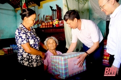 Phó Trưởng đoàn ĐBQH tỉnh Thanh Hóa Mai Văn Hải thăm, tặng quà gia đình chính sách huyện Đông Sơn