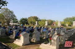 Thành đoàn TP Thanh Hóa ra quân dọn vệ sinh môi trường Nghĩa trang Liệt sỹ Hàm Rồng