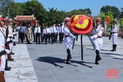 Đoàn đại biểu TP Đà Nẵng dâng hương tưởng niệm các anh hùng liệt sĩ; trao kinh phí hỗ trợ xây nhà tình nghĩa cho đối tượng chính sách tại Thanh Hoá