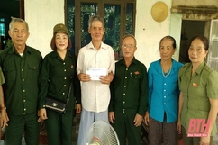 Hội cựu TNXP huyện Nông Cống tặng quà cho gia đình hội viên khó khăn