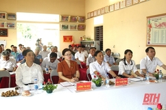 Phó Chủ tịch UBND tỉnh Đầu Thanh Tùng dự sinh hoạt chi bộ cùng đảng viên thôn 5, xã Thiệu Viên