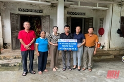 Phòng giao dịch 01 TYM chi nhánh Thanh Hóa chi trả quyền lợi bảo hiểm vốn vay cho thành viên