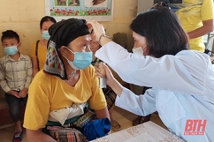 Khám bệnh, cấp thuốc miễn phí cho người dân xã Yên Khương