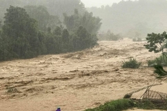 Nguy cơ xảy ra lốc, sét, ngập lụt, lũ quét, sạt lở đất đi kèm mưa lớn khu vực từ Thanh Hóa đến Quảng Trị