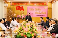 Phó Chủ tịch UBND tỉnh Đầu Thanh Tùng thăm và chúc tết các bệnh viện