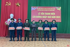 Hội Nông dân tỉnh trao quà động viên tân binh lên đường làm nghĩa vụ quân sự