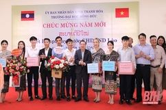 Đầm ấm Tết Bunpimay của lưu học sinh Lào tại Trường Đại học Hồng Đức