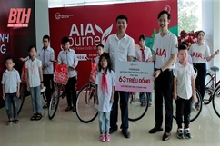 Chương trình “Hành trình cuộc sống” trao tặng 35 xe đạp cho trẻ em nghèo Thanh Hóa
