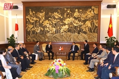 Thủ tướng Phạm Minh Chính gặp gỡ Chủ tịch Liên minh Nghị sỹ hữu nghị Nhật Bản - Việt Nam tại Thanh Hoá