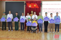 Đảng ủy Khối các cơ quan Trung ương và Tỉnh ủy Thanh Hóa trao tặng nhà tình nghĩa, trao quà cho các gia đình chính sách tại huyện Thường Xuân