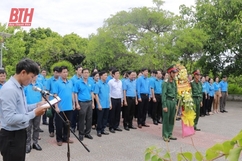 LĐLĐ tỉnh Thanh Hóa dâng hoa, dâng hương tri ân các anh hùng liệt sĩ tại Quảng Trị