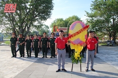 Viettel Thanh Hóa dâng hương tưởng niệm các anh hùng liệt sĩ tại Nghĩa trang liệt sĩ Hàm Rồng
