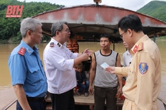 Kiểm tra công tác đảm bảo trật tự an toàn giao thông trên địa bàn huyện Mường Lát