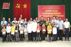 24 học sinh huyện Mường Lát nhận hỗ trợ theo dự án “Cán bộ, chiến sĩ Quân đội nâng bước em tới trường”