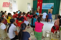 Mường Lát: Mở lớp học xóa mù chữ cho đồng bào dân tộc Mông