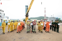 Công ty Nhiệt điện Nghi Sơn phối hợp với Cảng Tổng hợp Quốc tế Nghi Sơn diễn tập Ứng phó sự cố tràn dầu trên cảng biển