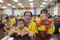 “Trung thu nhân ái” tại Bệnh viện Nhi Thanh Hóa