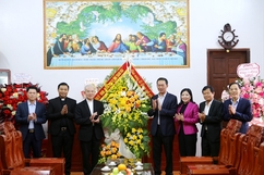 Phó Bí thư Tỉnh ủy Trịnh Tuấn Sinh chúc mừng giáo xứ Phúc Lãng và giáo xứ Sầm Sơn nhân dịp Giáng sinh, chào đón năm mới 2024