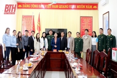 Lãnh đạo Hội LHPN Việt Nam thăm, thăm chúc Tết đồn Biên phòng Tam Chung