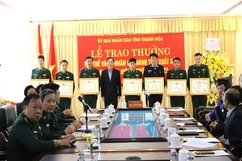 Trao thưởng cho tập thể, cá nhân có thành tích xuất sắc trong đấu tranh phòng, chống tội phạm ma túy