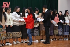 Tặng quà cho du học sinh Lào tại Thanh Hóa nhân dịp Tết nguyên đán Giáp Thìn 2024