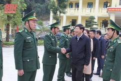 Bí thư Đảng ủy Khối Cơ quan và Doanh nghiệp tỉnh thăm, chúc tết tại huyện Quan Hóa