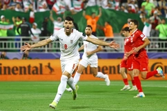 Iran vào tứ kết Asian Cup kịch tính; Liverpool đè bẹp Chelsea ở Anfield