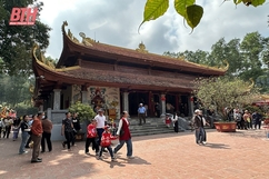 Du xuân qua miền di sản