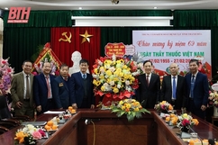 Phó Chủ tịch UBND tỉnh Đầu Thanh Tùng thăm, chúc mừng các cơ sở y tế nhân Ngày Thầy thuốc Việt Nam