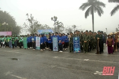 Ra quân tổng dọn vệ sinh môi trường khu vực hồ Đồng Chiệc
