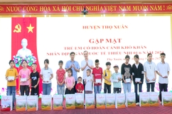 Thọ Xuân: Trao quà cho trẻ em có hoàn cảnh khó khăn nhân ngày Quốc tế thiếu nhi 