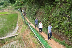 Chăm lo đời sống đồng bào Mông ở bản biên giới Xía Nọi
