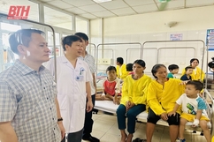 Thăm, tặng quà cho các bệnh nhi mắc bệnh Thalassemia tại Bệnh viện Nhi Thanh Hóa